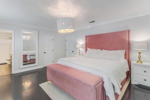 3 عدّة غرف نوم ومكواة/لوح كي وواي فاي وملاءات أسرّة