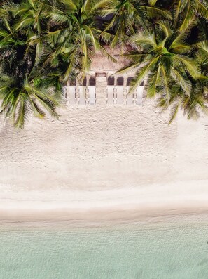 Chaise longue, serviettes de plage
