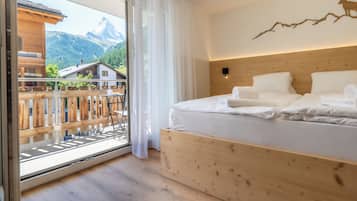 Deluxe Studio, Balcony, Mountain View | Soundproofing, free WiFi