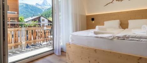 Deluxe Studio, Balcony, Mountain View | Soundproofing, free WiFi