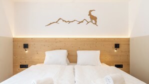 Deluxe-Studio, Balkon, Bergblick | Schallisolierte Zimmer, kostenloses WLAN