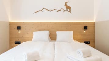 Deluxe Studio, Balcony, Mountain View | Soundproofing, free WiFi