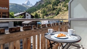Deluxe-Studio, Balkon, Bergblick | Terrasse/Patio
