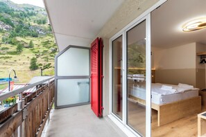Deluxe Studio, Balcony, Mountain View | Terrace/patio - Exclusives Studio bei der Bergbahn (Zermatt)