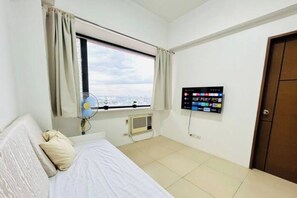 1 bedroom, internet, bed sheets - Ace Suites by the WaterSpa - Budget Family Room (United St Pasig)