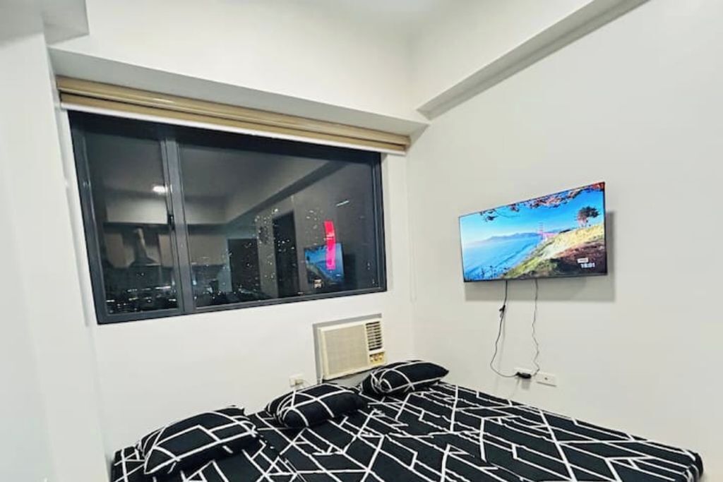 2 bedrooms, internet, bed sheets