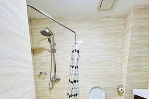 Bathroom - Ace Suites by the WaterSpa - Budget Room for 6 (United St Pasig)