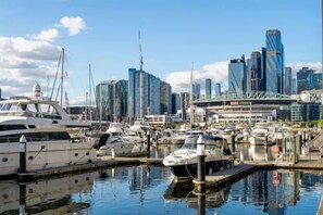 Marina - Brilliant Collins Wharf Waterfront Condo (Docklands)
