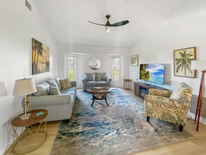 Téléviseur, livres, chaîne audio