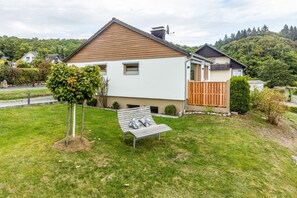 Exterior - Holiday Home 'Am Scheidt' with Private Terrace, Private Garden and Wi-Fi (Medebach)