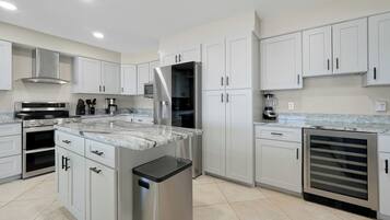 Luxury House, Sea View | Private kitchen