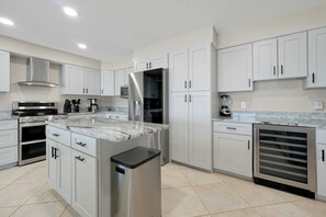 Luxury House, Sea View | Private kitchen