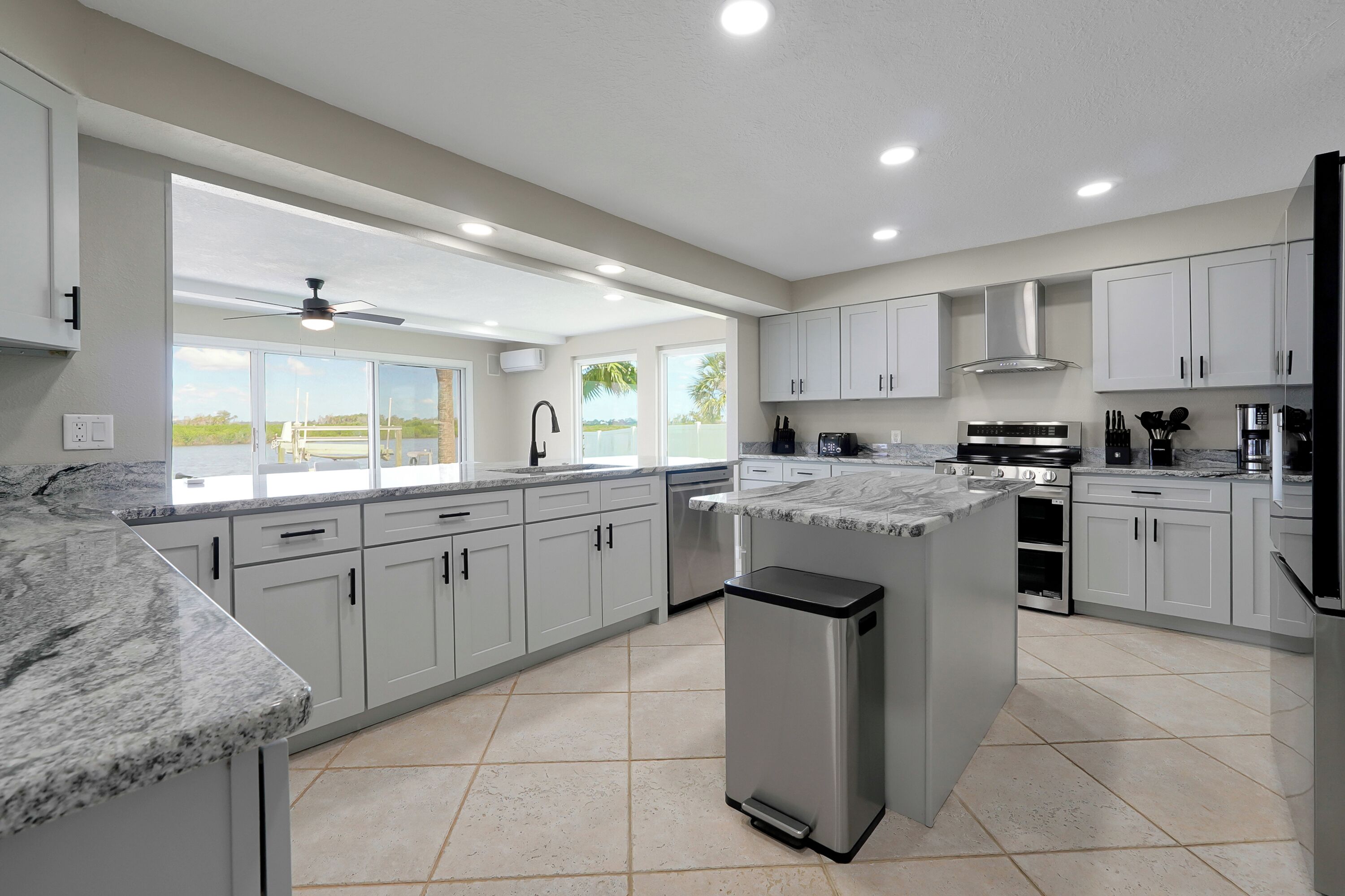 Luxury House, Sea View | Private kitchen