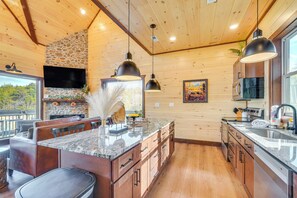 Private kitchen - Lakeside Bear Lodge (Sevierville)