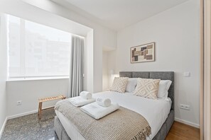 3 chambres, bureau, fer et planche à repasser, accès à Internet