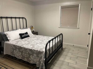 2 bedrooms, iron/ironing board, WiFi, bed sheets