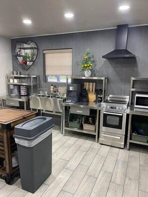 Refrigerador, microondas, parrilla de estufa y lavavajillas 