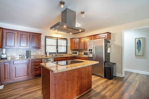 Fridge, microwave, oven, stovetop - Heated Pool, Hot Tub, Game Rm, Boat Dock, Lakefront Views (Lake Norman of Catawba)