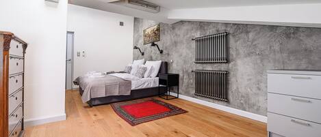 Soundproofing, iron/ironing board, free WiFi