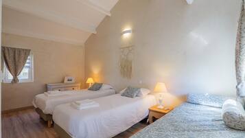 2 bedrooms, WiFi, bed sheets