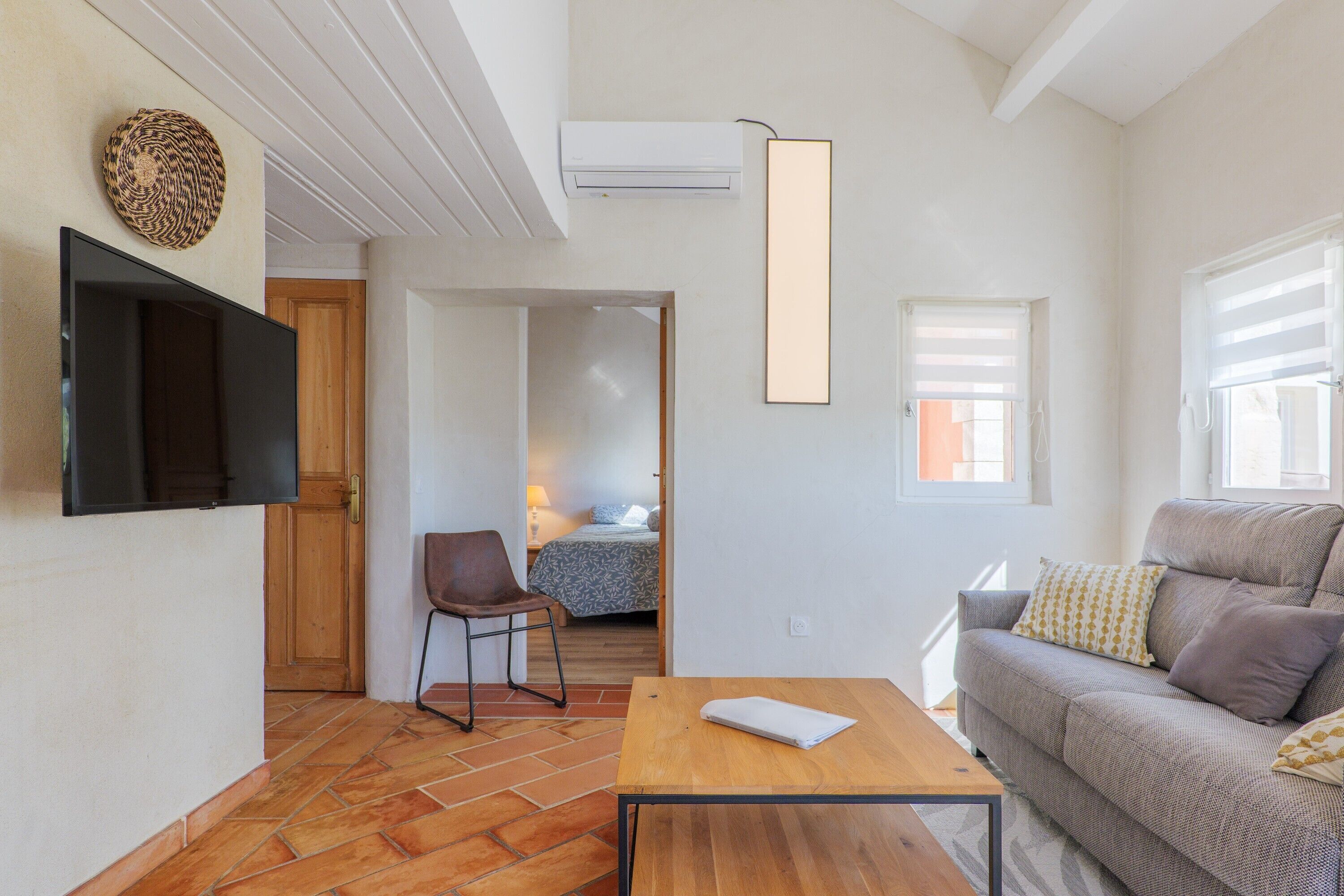 Televisión, mesa de ping pong