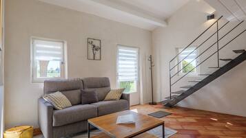 Fernseher, Tischtennisplatte