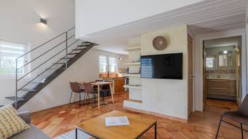 Televisión, mesa de ping pong