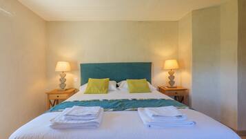 3 bedrooms, WiFi, bed sheets