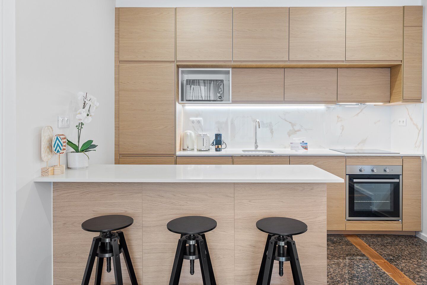 Frigorífic, microones, forn i placa de cuina 