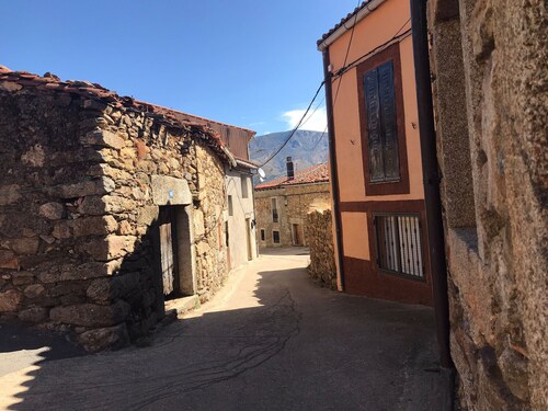 Rural House 'La Plazuela - Navalguijo'