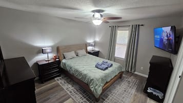 3 Schlafzimmer, Schreibtisch, Bügeleisen/Bügelbrett, kostenloses WLAN