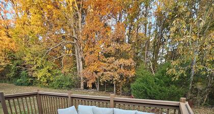 Clean, quiet & comfortable, 3 bed 2 bath pet friendly Paducah home near winery.