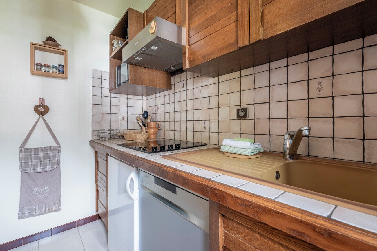 冷蔵庫、電子レンジ、食器洗い機、コーヒー / ティーメーカー