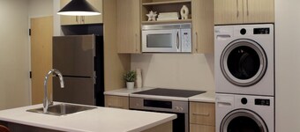 Modern 1–BR Apartment near St. Joseph’s Hospital, Walk to Uptown, AC & Parking