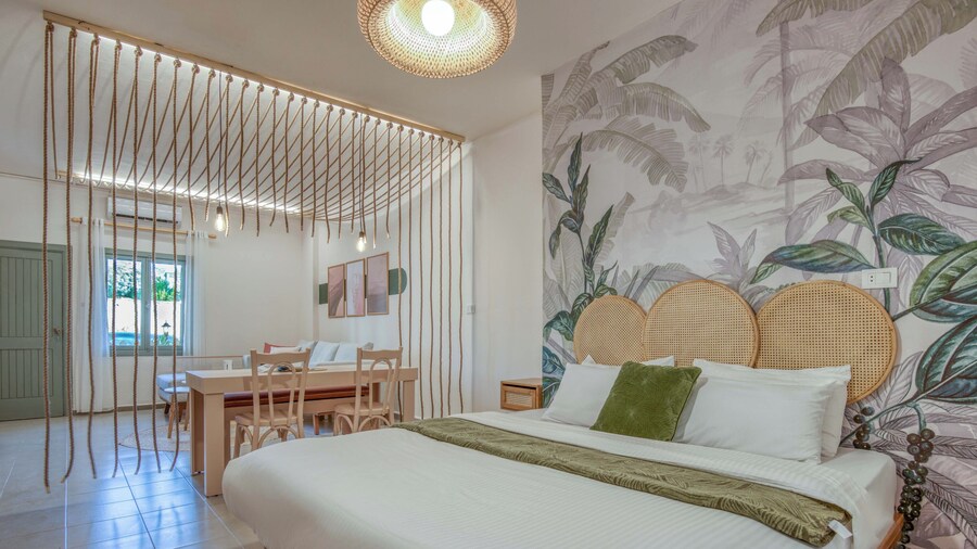Agrius - Elegant Studio & Balcony in Batroun