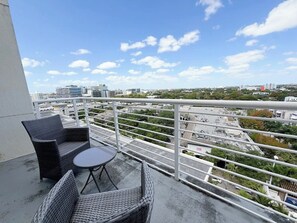 Appartement, balcon, vue sur la ville | Balcon