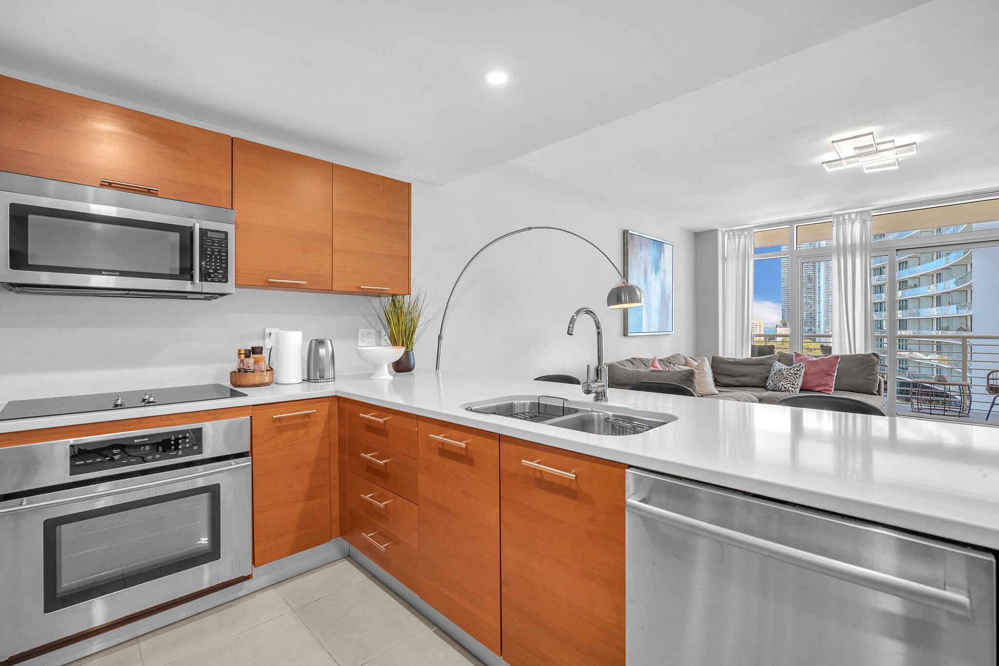 Condo, sacada, vista para a cidade | Cozinha privada | Cafeteira/chaleira, chaleira elétrica, torradeira, liquidificador