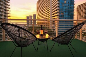 Condo, balcon, vue sur la ville | Balcon