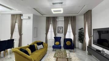 Apartemen Deluks, balkon, pemandangan kota | Area keluarga