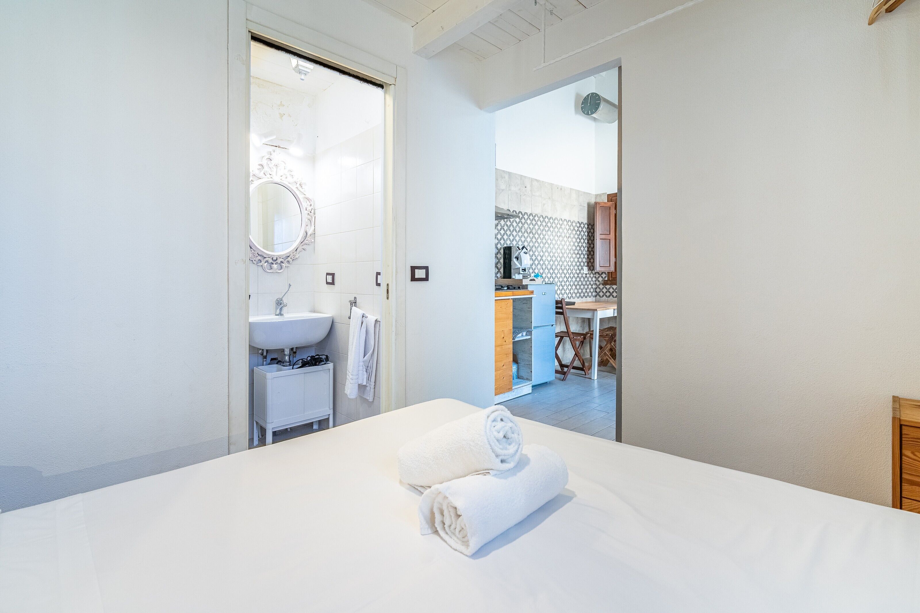 1 camera, Wi-Fi, lenzuola