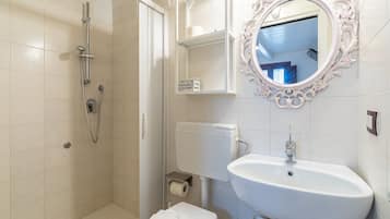 Shower, free toiletries, hair dryer, towels