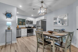 Dining - Hilton Head Island 2-bedroom, 2 bath condo beach access, amenities & more! (Hilton Head Island)