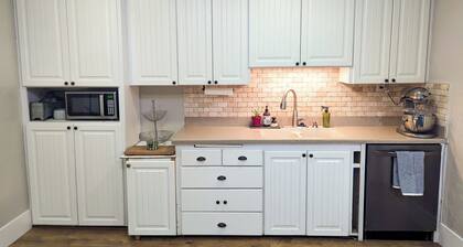 Turn of the Century 3-bedroom Cottage Retreat