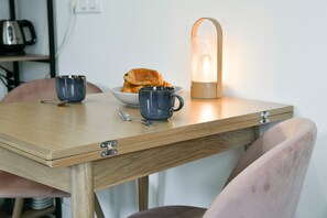 Dining - ✨ Nature Getaway in Savoie – Cozy Apartment with Terrace, Parking & BBQ Near Lake & Mountains ✨ (Coise-Saint-Jean-Pied-Gauthier)