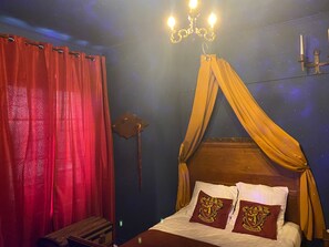 1 bedroom, desk, WiFi, bed sheets - Apartment 'Le Refuge Des Mans-raudeurs' with Wi-Fi (Le Mans)