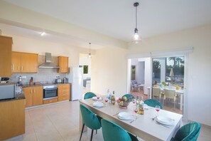 Villa, 3 habitaciones, alberca privada, vista al jardín | Comedor