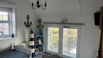 Deluxe Twin Room, Balcony, Sea View | Soundproofing, iron/ironing board, free WiFi, wheelchair access