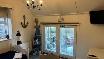 Deluxe Twin Room, Balcony, Sea View | Soundproofing, iron/ironing board, free WiFi, wheelchair access