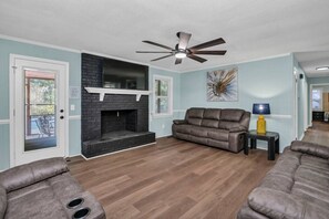 TV - Family Cove | 4BR + Private Pool & Billiards (Columbia)