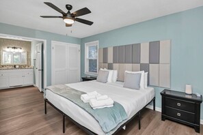 4 bedrooms, iron/ironing board, WiFi, bed sheets